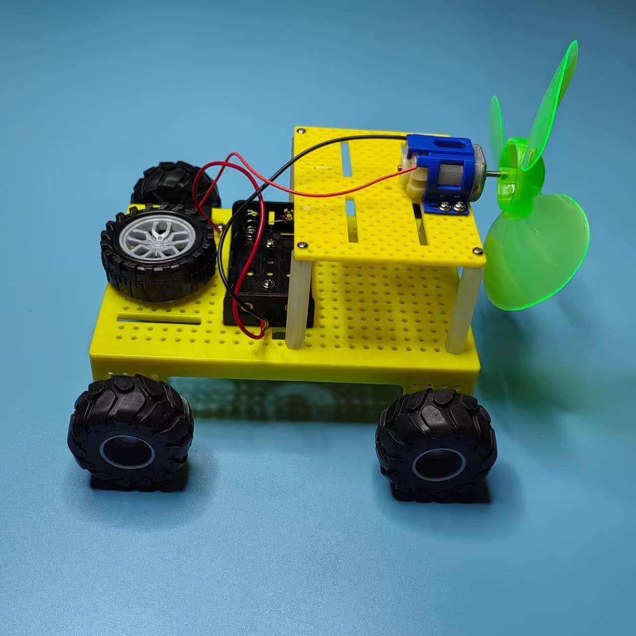 Wind-Powered DIY Car Kit – STEM Fan Jeep